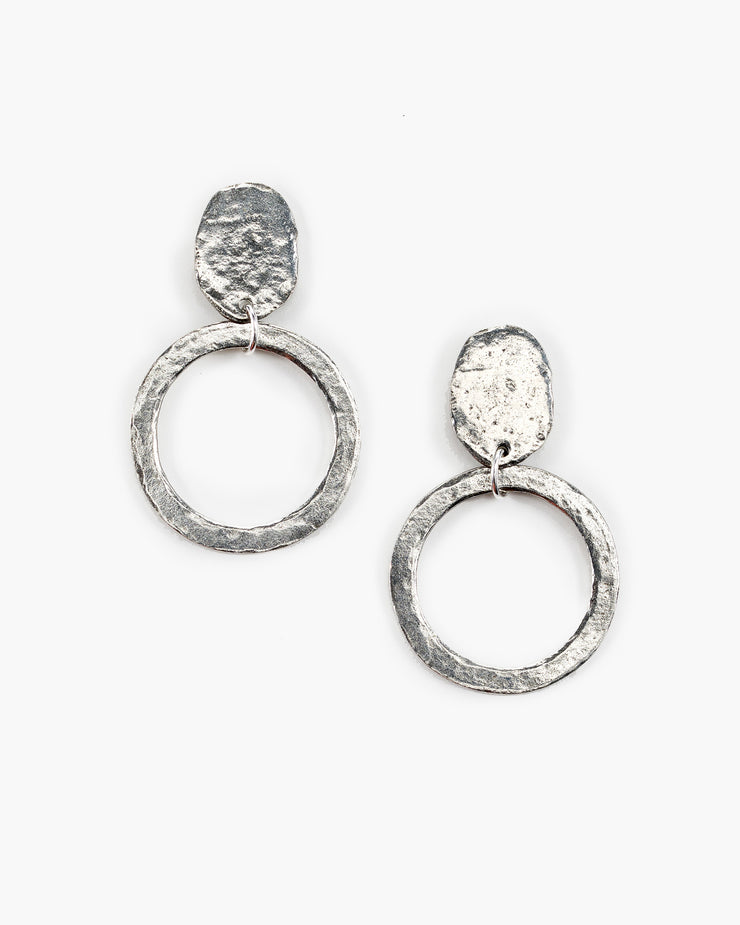 Handmade in Frisco Texas, Julio Designs Oval post top earring with medium hammered circle dangle. Medium Hammered Circle Post Top Earring (ER497) 